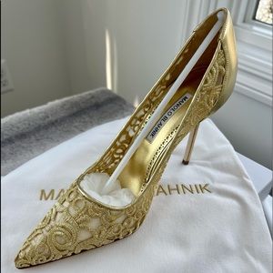 Manolo Blahnik Gold Lace heels size 39. Brand new never worn.